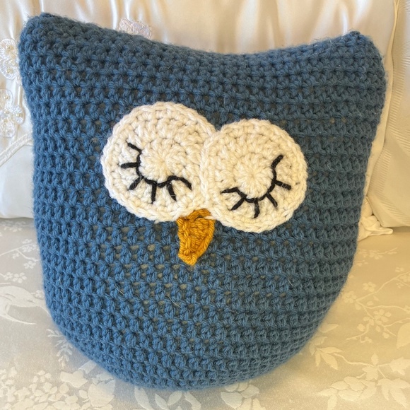 NWOT Hand Crochet Baby Owl Pillow - Picture 3 of 3